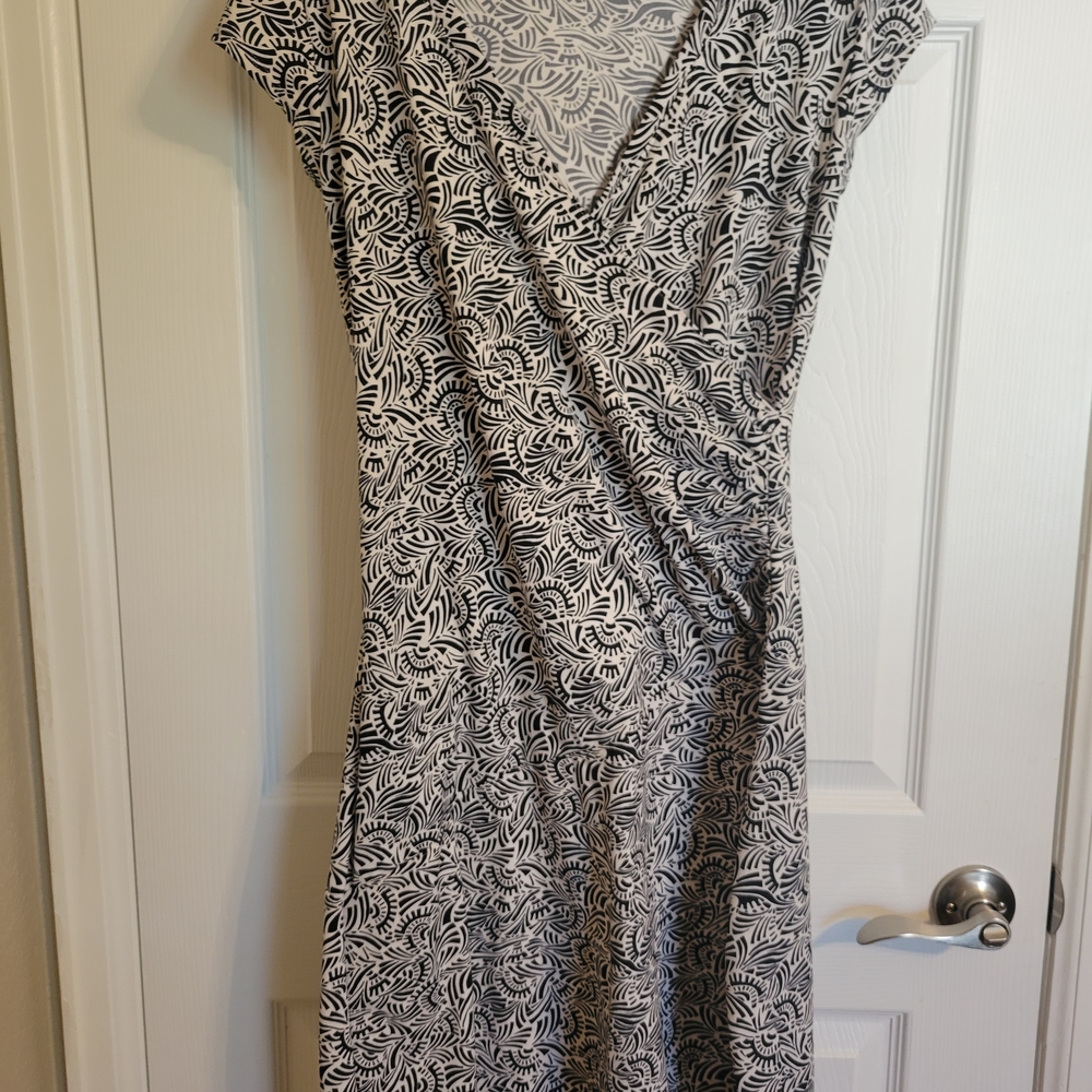 Elegant Black and White Patterned Dress